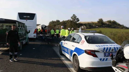 Depremzedeleri taşıyan otobüs kaza yaptı: 2 ölü, 6 yaralı