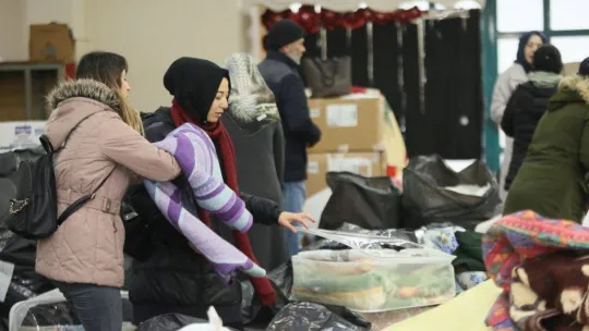 Derince'den deprem bölgesine 4 tır dolusu yardım