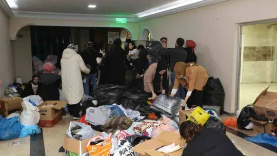 Derince'den deprem bölgesine 4 tır dolusu yardım