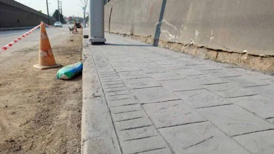 Derince Millet Bahçesi çevresine 700 metre uzunluğunda yaya kaldırımı yapılıyor