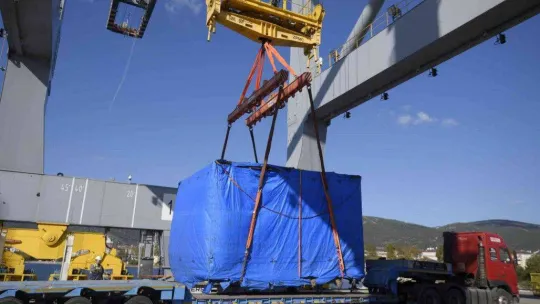 Dev kargolar dünyanın bir ucundan bir ucuna bakın nasıl naklediliyor