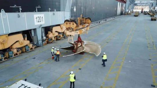 Dev kargolar dünyanın bir ucundan bir ucuna bakın nasıl naklediliyor