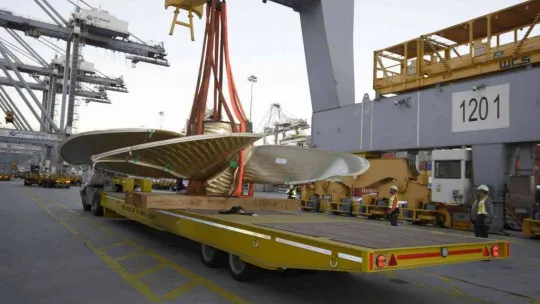 Dev kargolar dünyanın bir ucundan bir ucuna bakın nasıl naklediliyor