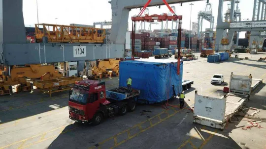 Dev kargolar dünyanın bir ucundan bir ucuna bakın nasıl naklediliyor