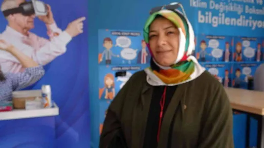 Dev projede inşa edilecek evleri sanal gerçeklik gözlüğüyle gezdiler