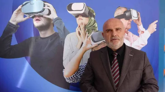 Dev projede inşa edilecek evleri sanal gerçeklik gözlüğüyle gezdiler