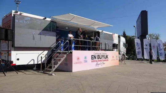 Dev projede inşa edilecek evleri sanal gerçeklik gözlüğüyle gezdiler