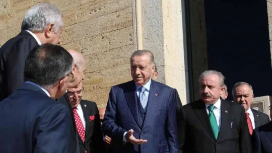 Devlet erkanı Ata'nın huzurunda