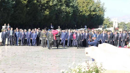 Devlet erkanı Ata'nın huzurunda