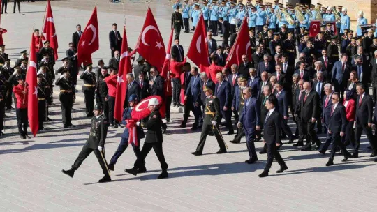 Devlet erkanı Ata'nın huzurunda