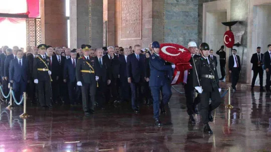 Devlet erkanı Ata'nın huzurunda
