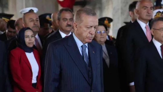 Devlet erkanı Ata'nın huzurunda