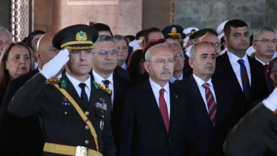 Devlet erkanı Ata'nın huzurunda