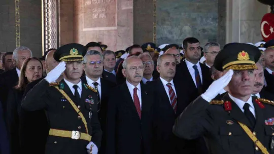 Devlet erkanı Ata'nın huzurunda