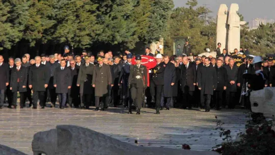 Devlet erkanı vefatının 84'üncü yıldönümünde Ata'nın huzurunda