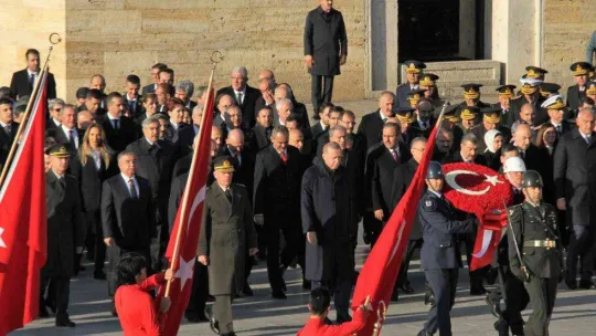 Devlet erkanı vefatının 84'üncü yıldönümünde Ata'nın huzurunda