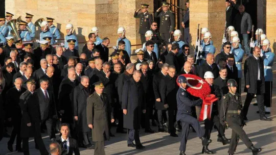 Devlet erkanı vefatının 84'üncü yıldönümünde Ata'nın huzurunda