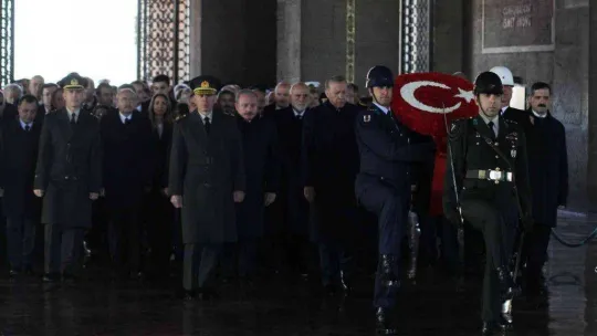 Devlet erkanı vefatının 84'üncü yıldönümünde Ata'nın huzurunda