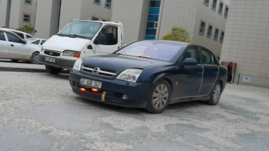 Devlet hastanesine çakarlı araçla geldi, ceza yazıldı