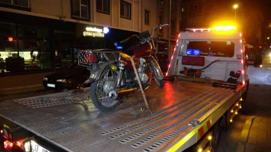 Devriye gezen polisi görünce motoru bırakarak sırra kadem bastı