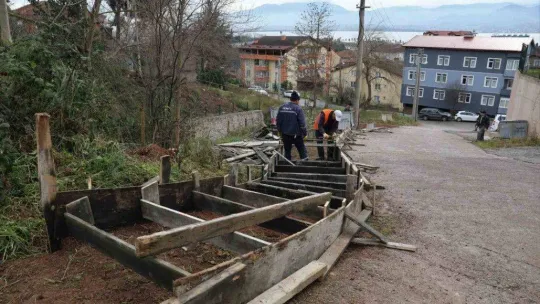 Dik yokuşlu Serdar Mahallesi'ne yeni merdiven