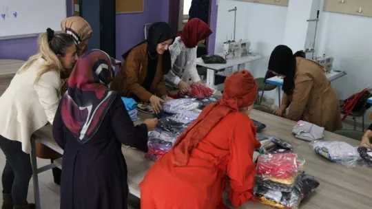 Dikiş kurslarında biriken tekstil atıklarını bakın nasıl değerlendirdiler