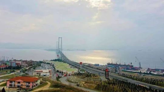 Dilovası'na köprü manzaralı seyir terası