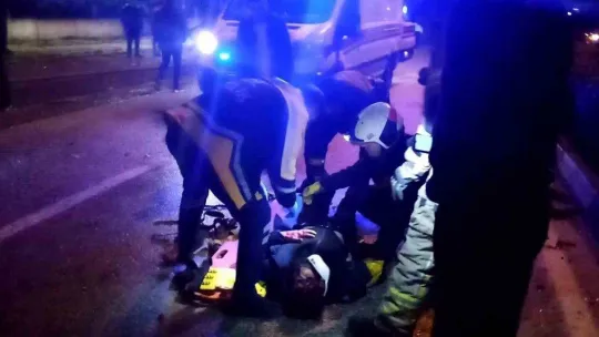 Direğe çarpan araç ikiye katlandı: O anlar kamerada