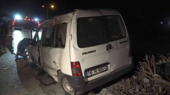 Direksiyon hakimiyetini kaybeden alkollü sürücü ağır yaralandı