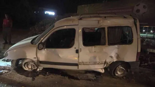 Direksiyon hakimiyetini kaybeden alkollü sürücü ağır yaralandı