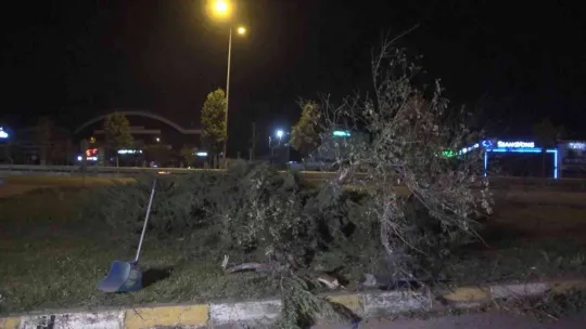 Direksiyon hakimiyetini kaybeden alkollü sürücü ağır yaralandı
