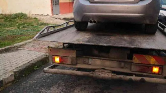 Direksiyon sınavını geçemeyince ehliyetsiz araç kullanıp drift atan şahıs yakalandı