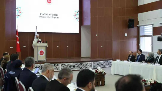 Diyanet İşleri Başkanı Erbaş: 'Yarına dair söyleyecek sözü, hedefi ve ideali olanlar bugünün gençlerinin gündeminden haberdar olmak zorundadır'