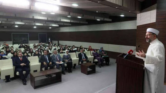 Diyanet İşleri Başkanı Erbaş: 'Yeryüzünde bir Müslüman için en değerli şey inancını iyi temsil etmesidir'