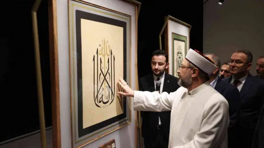 Diyanet İşleri Başkanı Erbaş, İstanbul'da 'Kelime-i Tevhid Hat Eserleri Sergisi'ni açtı