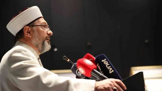 Diyanet İşleri Başkanı Erbaş, İstanbul'da 'Kelime-i Tevhid Hat Eserleri Sergisi'ni açtı
