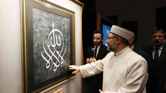 Diyanet İşleri Başkanı Erbaş, İstanbul'da 'Kelime-i Tevhid Hat Eserleri Sergisi'ni açtı