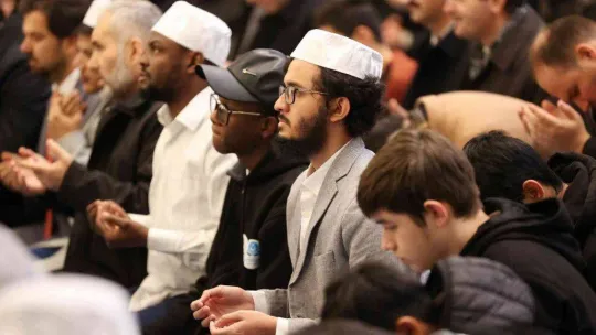 Diyanet İşleri Başkanı Erbaş, sabah namazında öğrencilerle buluştu