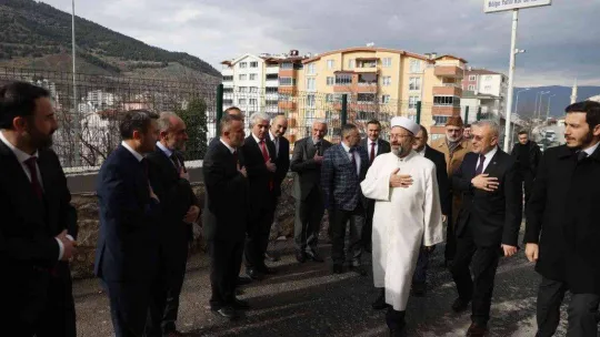 Diyanet İşleri Başkanı Erbaş, Tokat'ta Molla Hüsrev Kur'an Kursu'nu ziyaret etti