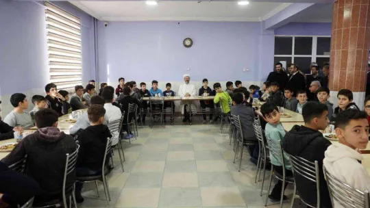 Diyanet İşleri Başkanı Erbaş, Tokat'ta Molla Hüsrev Kur'an Kursu'nu ziyaret etti