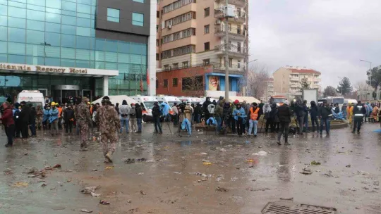 Diyarbakır'da arama-kurtarma çalışmaları devam ediyor