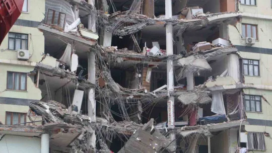 Diyarbakır'da arama-kurtarma çalışmaları devam ediyor