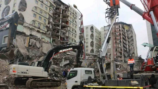 Diyarbakır'da arama-kurtarma çalışmaları devam ediyor