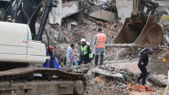 Diyarbakır'da arama-kurtarma çalışmaları devam ediyor