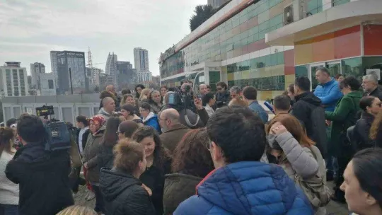 Doğa Koleji velileri 'okullarının depreme dayanıksız olduğu'nu iddia etti