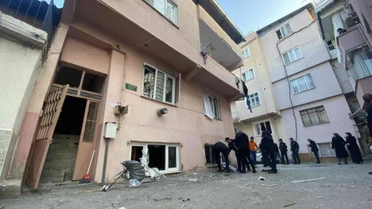 Doğalgaz sobasının bomba gibi patladığı anlar kameralarda