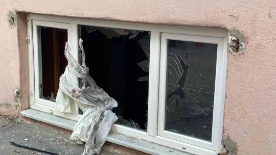 Doğalgaz sobasının bomba gibi patladığı anlar kameralarda