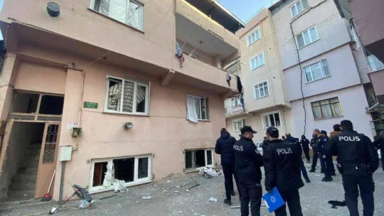 Doğalgaz sobasının bomba gibi patladığı anlar kameralarda