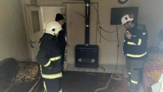 Doğalgaz sobasının bomba gibi patladığı anlar kameralarda