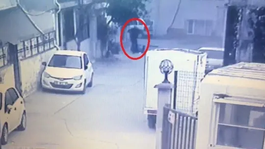 Doğalgaz sobasının bomba gibi patladığı anlar kameralarda